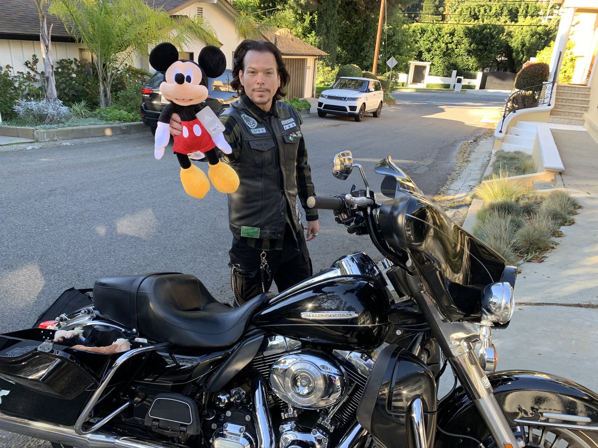 SeanMcNabbLA's tweet photo. Our @bfmc101 #toyrun to @hillsidespasadena is back on!!!
Join us in burbank bring toys and make some children smile!
Thank you for your support๐๐ผ๐๐๐ผ
#bfmc101 #harleydavidson
#toyrun #hillsidespasadena
#children #merrychristmas https://t.co/hH0YKvMNxI
