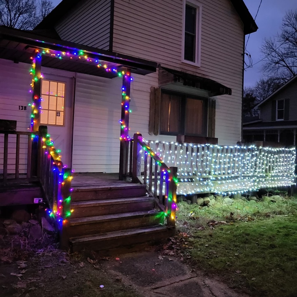hthomascap's tweet photo. When the nug's away, mom gets things done. #AbbyDidABetterJob #Uneven #NeedMoreLights #WhoSaysIHaveNoChristmasSpirit https://t.co/j6DytOiew4 https://t.co/7VWdfmR56x