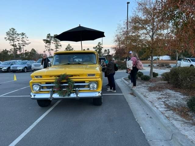 ALZatt13's tweet photo. This little yellow truck came and spread some cheer to our staff today ❤. If your have The Yellow Truck Co near you...#1 donate to their nonprofit and #2 set them up to come to you! https://t.co/mS3l23VdP8