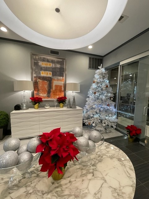 CamdenTravisSt's tweet photo. We are holiday ready here at Camden Travis Street!! https://t.co/RE7MYtujf2