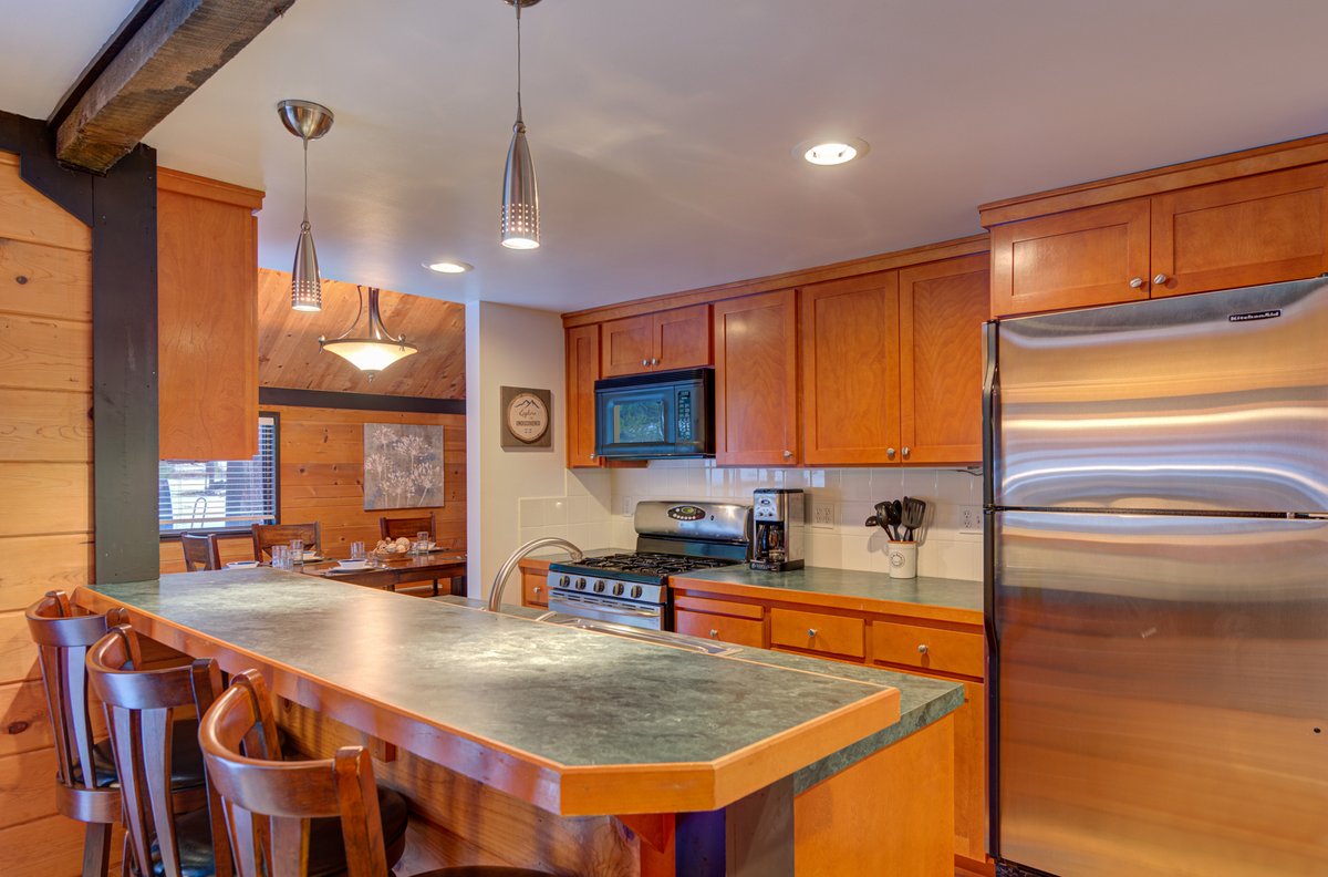 VPSunriver's tweet photo. Available for Christmas! 28 Pole House is a quintessential Sunriver home that is pet-friendly, 2 bedrooms on the 1st floor, and game room! So gather your group of up to 8 and book 28 Pole House for your Christmas adventure!

Learn more here or link in bio:
https://t.co/EbfmlPBjRd https://t.co/sALzXrd2ml