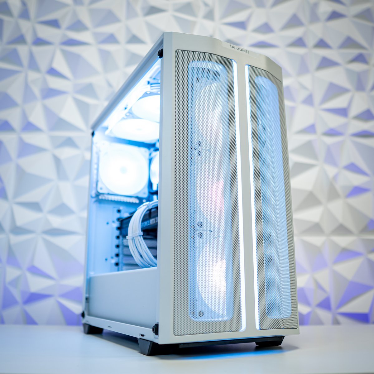 StinceBuilt's tweet image. We&apos;re absolutely in love with this white build. 😍

Who&apos;s Next?! ✅
stincebuilt.com/lets-build

#StinceBuilt #CustomPCs