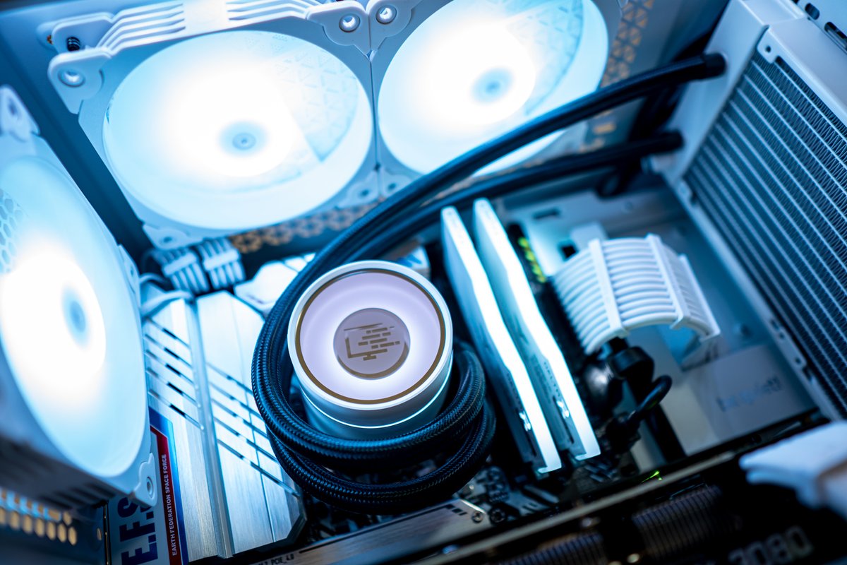 StinceBuilt's tweet image. We&apos;re absolutely in love with this white build. 😍

Who&apos;s Next?! ✅
stincebuilt.com/lets-build

#StinceBuilt #CustomPCs