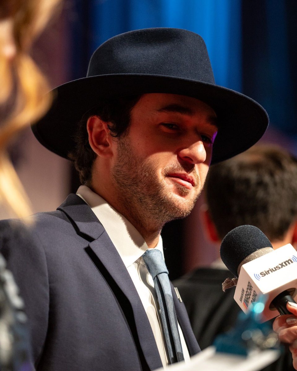 I told @chaseelliott I loved the hat. He said it was kind of a last min deal. Stay tuned tomorrow night @SiriusXMNASCAR #DialedIn for full story! RT @NASCAR: Strong hat game. 

@chaseelliott | #NASCARAwards