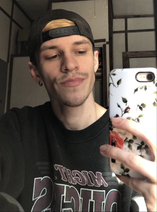 Watch 🧞‍♂️'s leaked NSFW photo on TwXstars