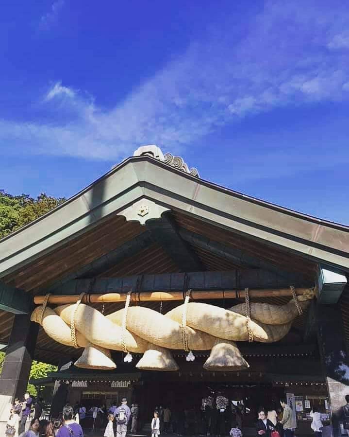 airi_fact_123's tweet photo. 日出る国🇯🇵日本🇯🇵神々しい♪🤗💗

日本神話の時代から存在すると言われる「出雲大社」ですが、その上空に鳳凰が飛んでいるように見えて美しい https://t.co/C10hKG253H