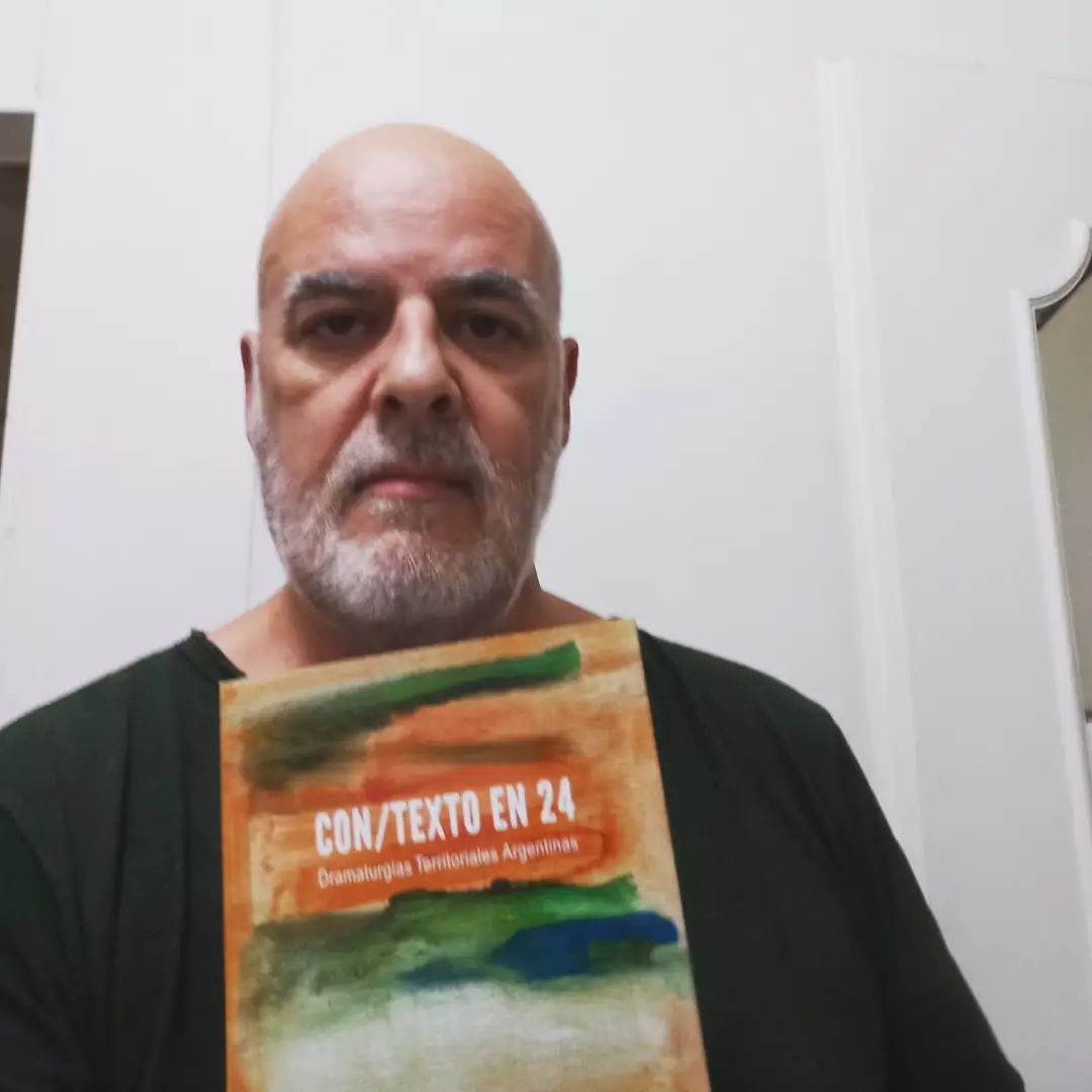 CONTEXTOtipea's tweet photo. Muchas gracias Daniel Dalmaroni y Argentores por acompañar el proyecto #CONTEXTOen24! https://t.co/94Xd121zML