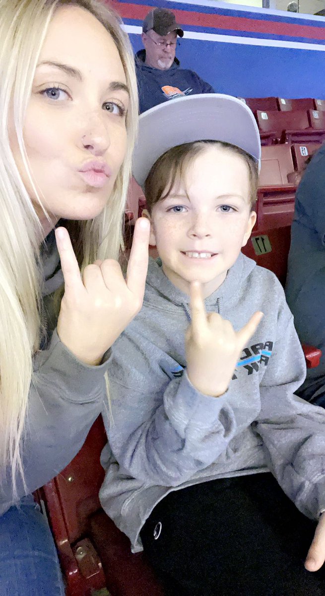 ambercrouch20's tweet photo. Ready to see some dirt fly at the dome! #TweetYourSeat #section113 #rowLL #seat18&amp;19  #readytogo @FloRacing https://t.co/WowScZYTPH