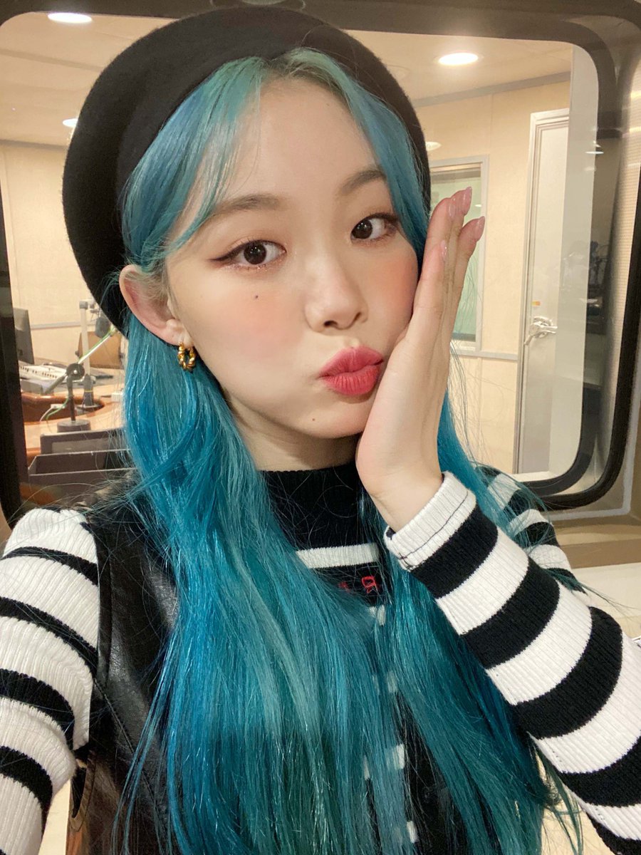 Billlie_cr's tweet photo. ❁TWITTER❁211128 Actualización de SuHyeon en la cuenta de Billlie.

#빌리 #Billlie #시윤 #츠키 #수현 #하람 #문수아 #하루나 #션 #SIYOON #TSUKI #SUHYEON #HARAM #MOONSUA #HARUNA #SHEON #RINGXRING #Billlie_CostaRica 

↝₢. @billlieofficial (Billlie)
𝓑illlie ▸ ℂosta ℛica🧸 https://t.co/aPKmr9WYH1
