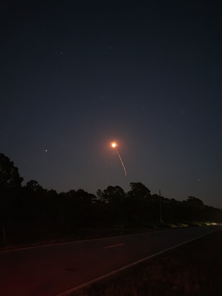 flimpct's tweet photo. What a beautiful site tonight.
God is amazing in all of his works.
#ShuttleLaunch
#FLWX https://t.co/RYAXXqMikf
