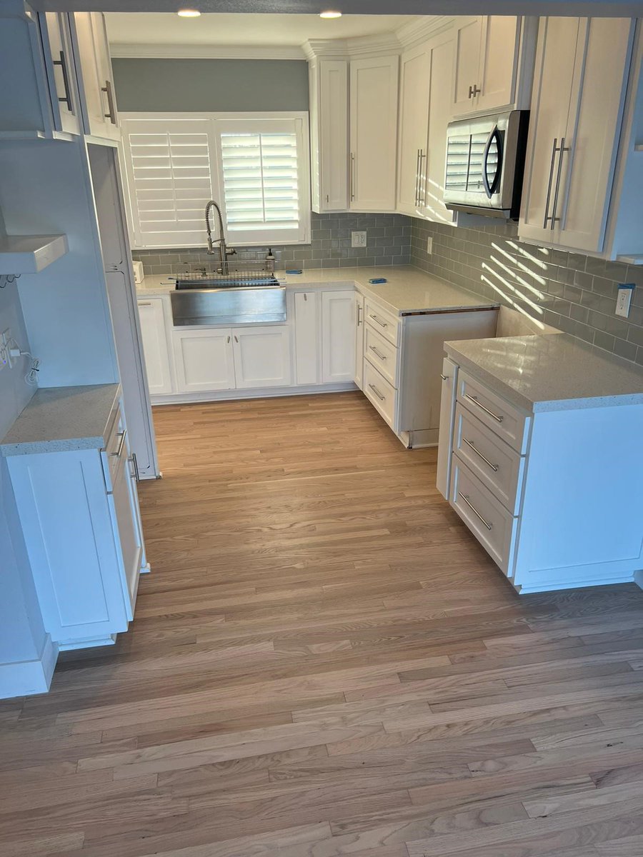 FlooringMy's tweet photo. Hardwood Refinish Natural in Costa Mesa, CA. 

#hardwoodfloors #hardwood #hardwoodflooring #hardwoodrefinish https://t.co/myFgyVd4DE