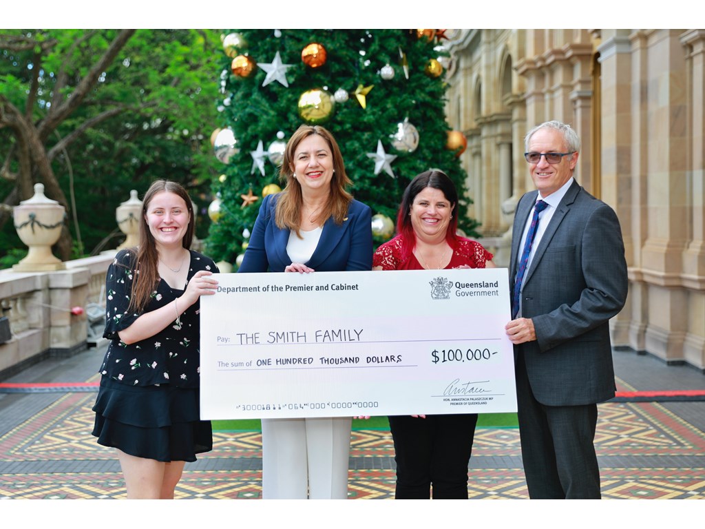 alanlemay's tweet photo. Huge thank you to @AnnastaciaMP for this incredible donation for @SmithFamily_org Christmas appeal. 
We would love Queenslanders to dig deep and help us to continue to provide support to students experiencing disadvantage this Christmas🎄 
Click here https://t.co/JtJPdlw6KF https://t.co/EfL6qCf5a5