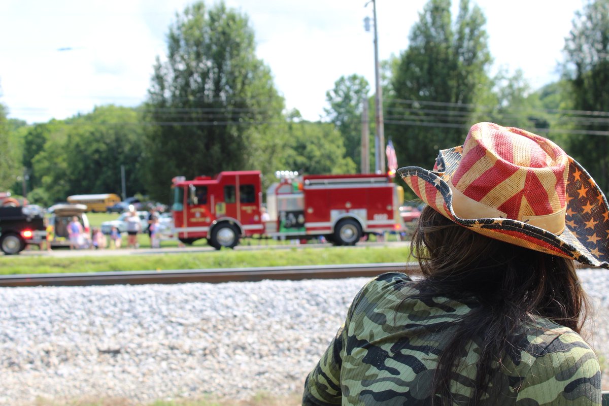 Community parades are a big part of our small town life. Pegram is known for its Fourth of July festivities, as well as its upcoming Christmas in the Park 🎄
Check out the interactive holiday map on discovercheathamcounty.org/acheathamcount… ☃️

#RealEstate #Christmas2021