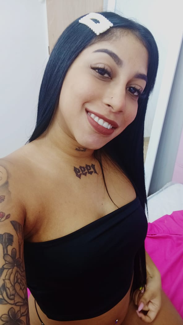 Always with a big smile ♥ chaturbate.com/barely_legal18… @CamGirlsLatinas @CamAngelsXXX @chaturbate_eu @Chaturbate_Pro @ChaturbateBabes @ChaturbateGrls @ChaturbateMode @Fan_Of_Glamour @FansChaturbate @GirlChaturbate @hotcamgirl_real @HotGirlsBook @cbcams @MrHappyChap07