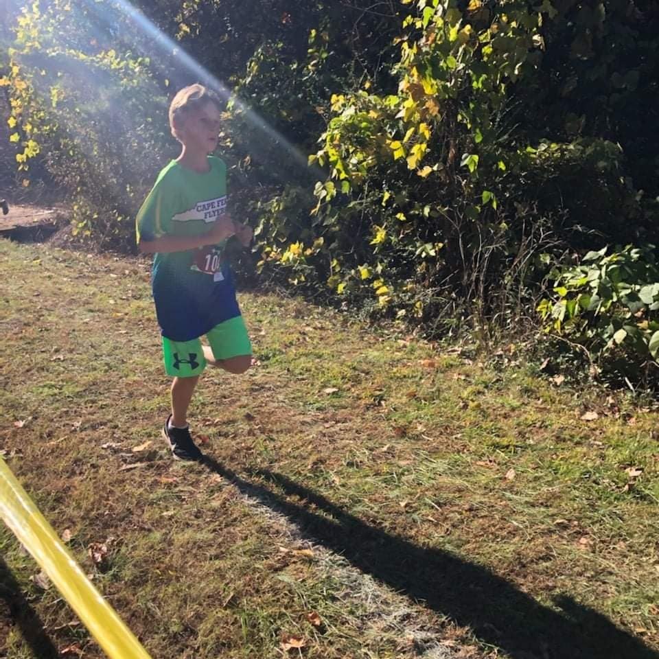 CapeFearFlyers's tweet photo. Charlie Barber, 12 years old, is 7th grader Charles P. Murray Middle School . This is Charlie's first season running w/ Cape Fear Flyers. His last race was a PR setting run in the 11-12 boys 3K at the NC AAU District XC Championship.
#AAUXCNationals #runnerboy #runilm #xclife https://t.co/RRjyTSkVwu