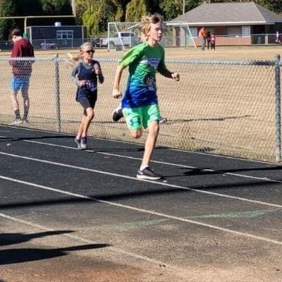 CapeFearFlyers's tweet photo. Charlie Barber, 12 years old, is 7th grader Charles P. Murray Middle School . This is Charlie's first season running w/ Cape Fear Flyers. His last race was a PR setting run in the 11-12 boys 3K at the NC AAU District XC Championship.
#AAUXCNationals #runnerboy #runilm #xclife https://t.co/RRjyTSkVwu