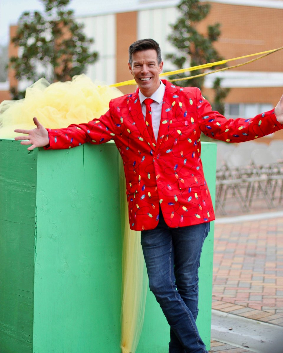 JonesCollege_'s tweet photo. We can't wait to see you TONIGHT for "A Jones College Christmas" beginning at 5:30 p.m. on the C.L. Neill Student Plaza followed by "Christmas with the Arts" at 6 p.m. Learn more at https://t.co/UvsAV7bCJQ #JCFall #JonesFamily #AJonesChristmas https://t.co/ug1LGKTAd5