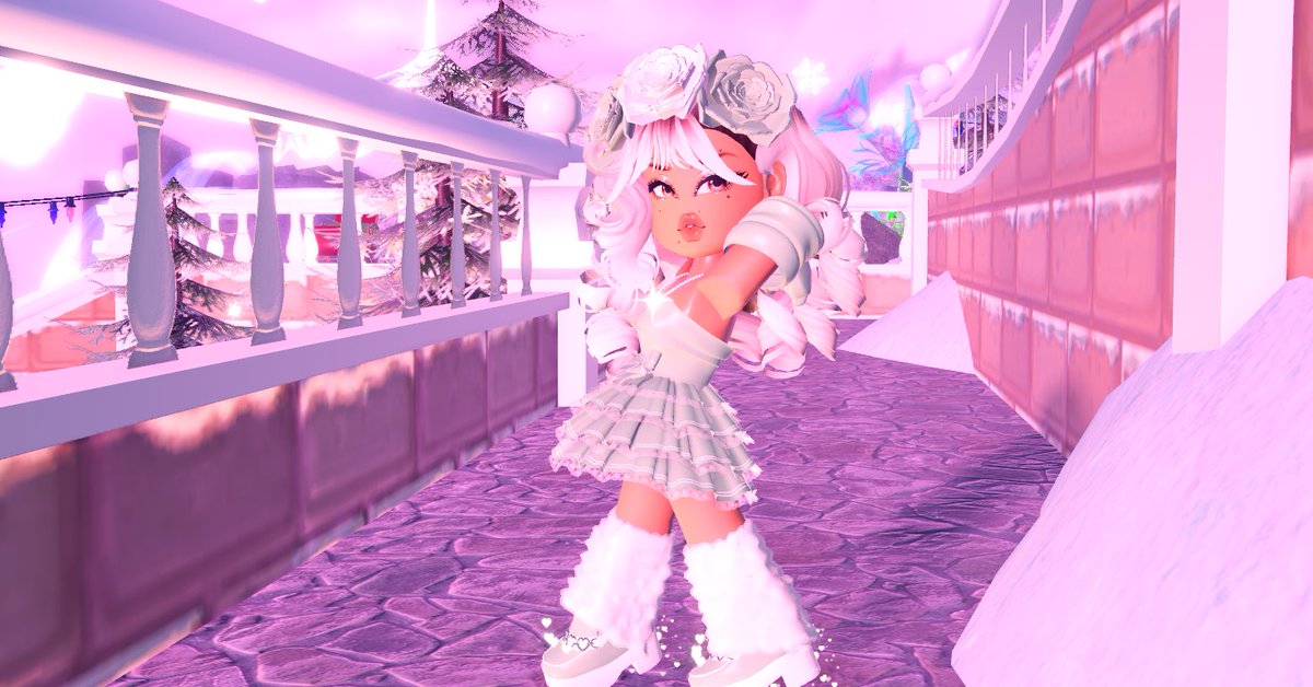 itssashaplays's tweet photo. Day 2💚#ROYALEHIGH #royalehighart #royaleupdate #roblox #robloxart #robloxartist https://t.co/T3Gtl8SXTM