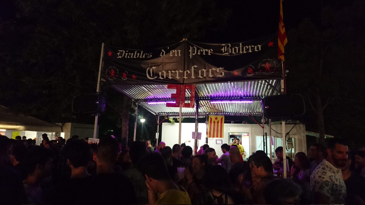 pereboterosalt's tweet photo. En motiu de la no celebració de barraques de l'any 2020 i 2021, totes les entitats que vam tenir-ne l'any anterior, se'ns ha fet arribar una subvenció de 1000€, amb dues condicions: haver participat a la #FMSalt19 i, per imperatiu, aquesta publicació a les XXSS de l'entitat. https://t.co/aMZcK1dhi6