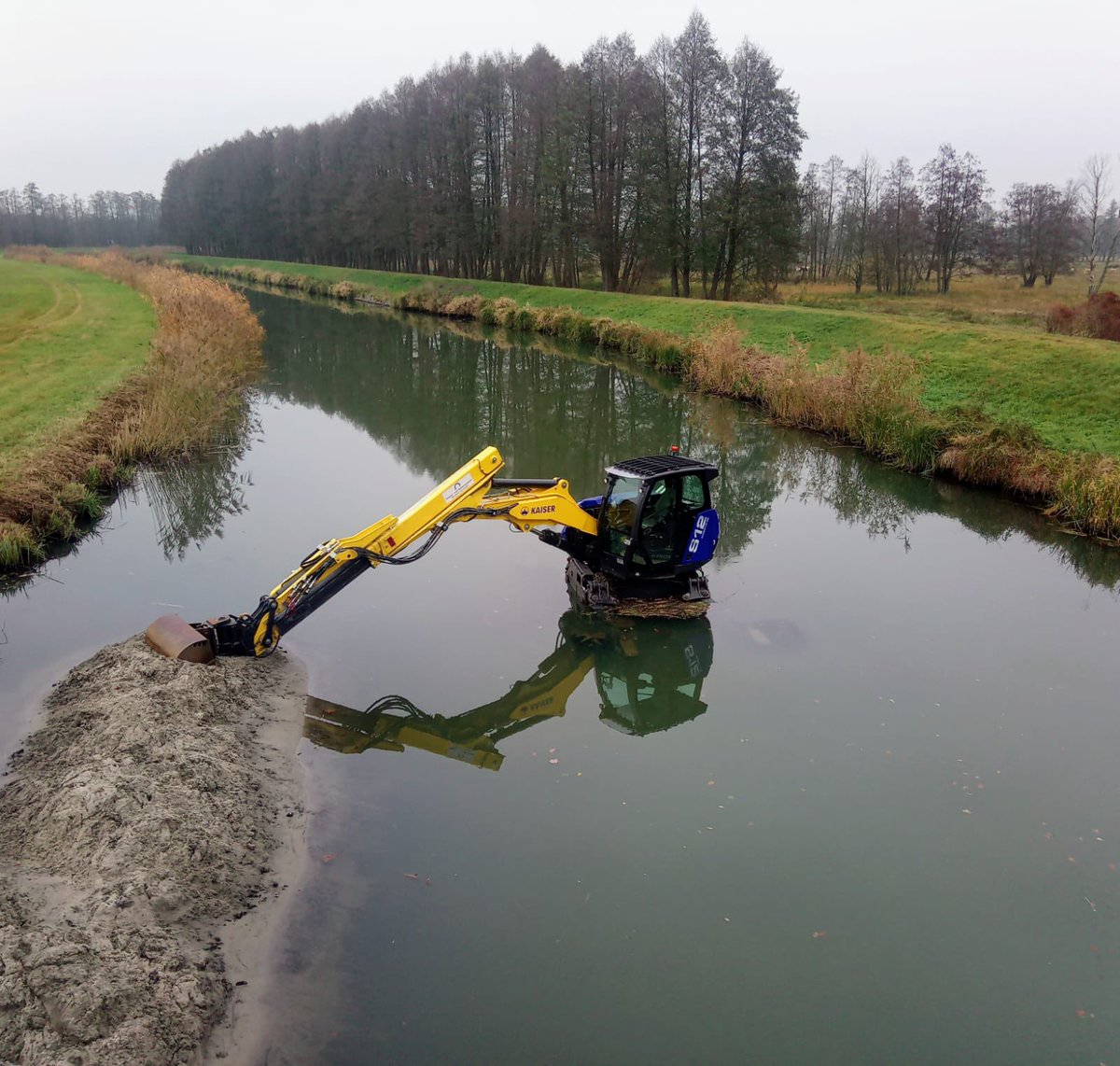 KlockerAlex's tweet photo. Schreitbagger Kaiser S12
Sohlvertiefung des Gewässers https://t.co/S1F1mfU1Hi