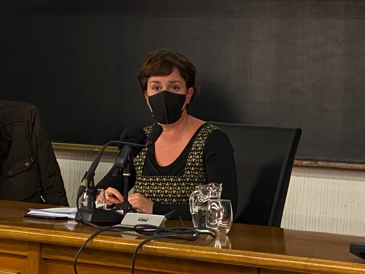 compostelaberta's tweet photo. 🗣 @mariatuitea: “Nos máis de 20 anos de xestión privada da auga en Valladolid acumulábase unha débeda de 96 millóns de euros. E o concello non investira nada do canon en mellorar a rede. Había continuas avarías”
#AugaTransparente https://t.co/0WSUoSfn5V