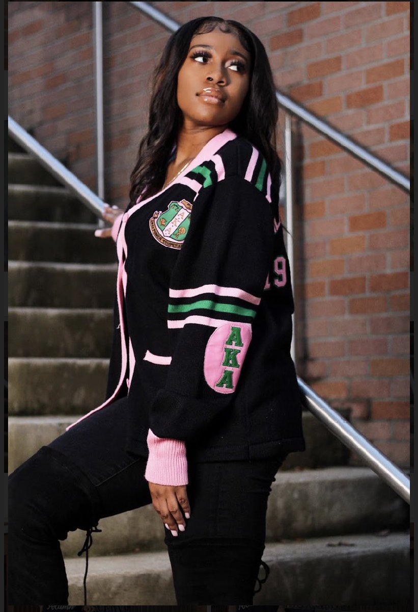 imanisp15's tweet photo. “She believed she could so she did it”

December 11th at 2:30
B.S. Criminal Justice minor Legal Studies 

Graduating 3.5 years 
Deans List 3x
Alpha Kappa Alpha Sorority Inc. 

📸 : @ShotBySirPat 
💄 : @KaylaDidItt 
Hair: @itskxerra https://t.co/Vb4KVNl7K2