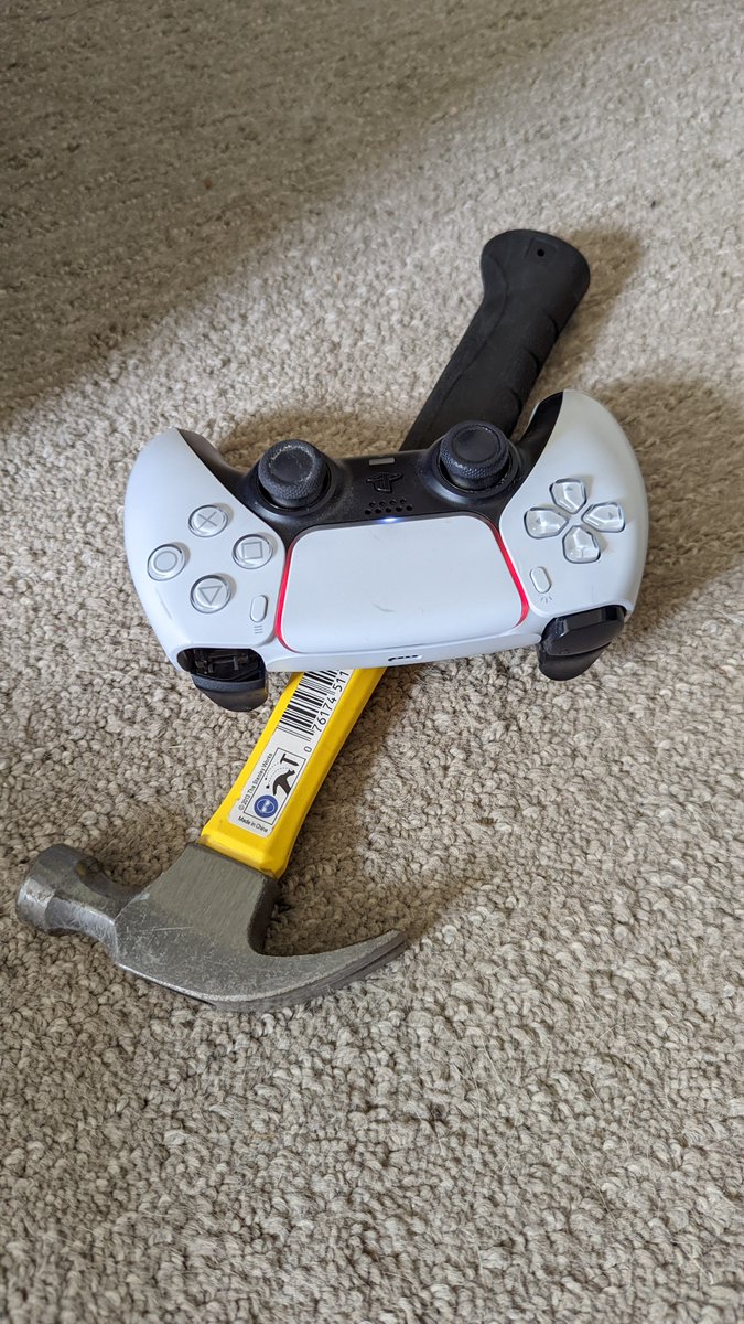 kasthedev's tweet photo. So sick of fifa gifting opponents free goals due to freezing issues at the worst times that I smashed my controller with a hammer 5 times... 
1. Kudos to @PlayStation's durable as hell controllers. R1 popped off but otherwise still works😂
2. Fix your fucking game @EASPORTSFIFA https://t.co/A5OiVbVumF