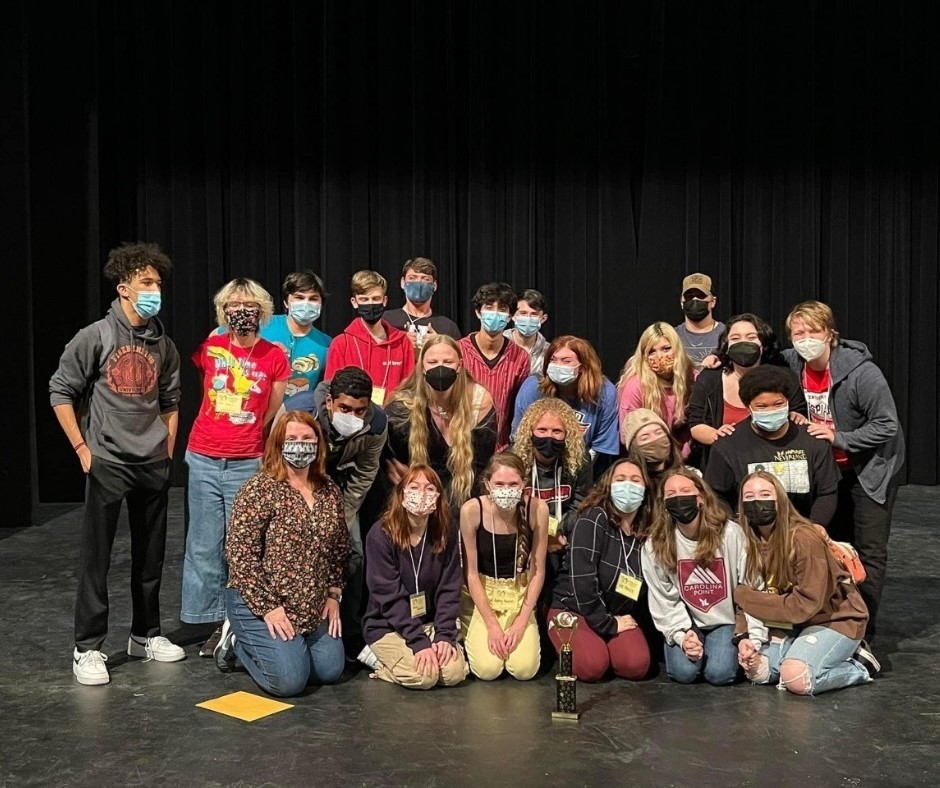 FCPSKY's tweet photo. DRAMAtic wins at the KY Theatre Association's 2021 High School Festival! 🎭 Congrats to SCAPA at Lafayette for winning 1st place for "Still Life with Iris" and Paul Laurence Dunbar High for winning 2nd for "Storm in the Barn"! #ExcellentStudents #fcpsky https://t.co/LH89csgfAu