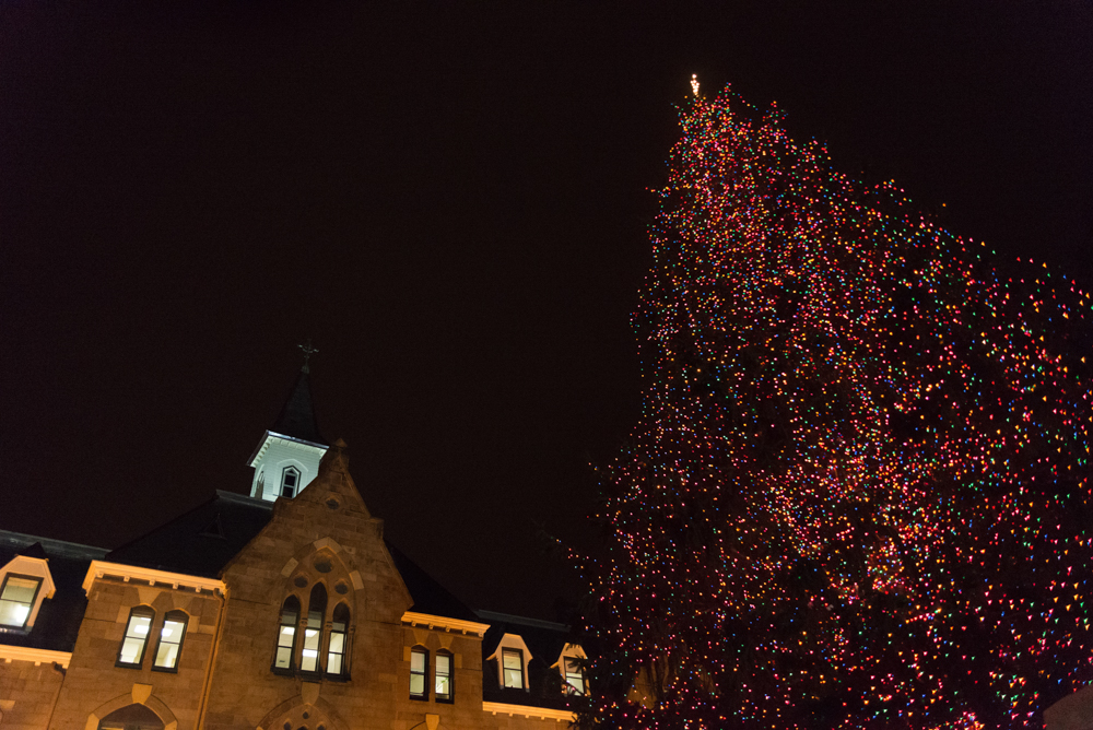 SetonHallAlumni's tweet photo. Seton Hall has previously been ranked first in the nation for Christmas celebrations, so to gear up for this year's Christmas at the Hall, we are throwing it back to the 5th Annual Christmas Tree Lighting ceremony in 2014. #TBT #HallAlumni #ChristmasAtTheHall https://t.co/vEjcGInepw