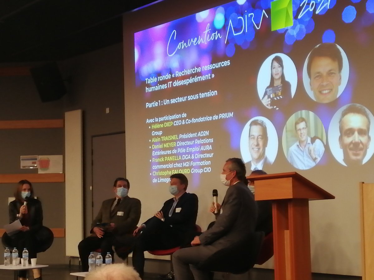 thomas_boisson's tweet photo. Convention @ADIRA_asso Table ronde animée par @KarenLuzignant "Recherche ressources humaines IT désespérément". On y parle Poe, alternance, professionalisation dans le secteur du numérique. https://t.co/uy0VQVz2sg