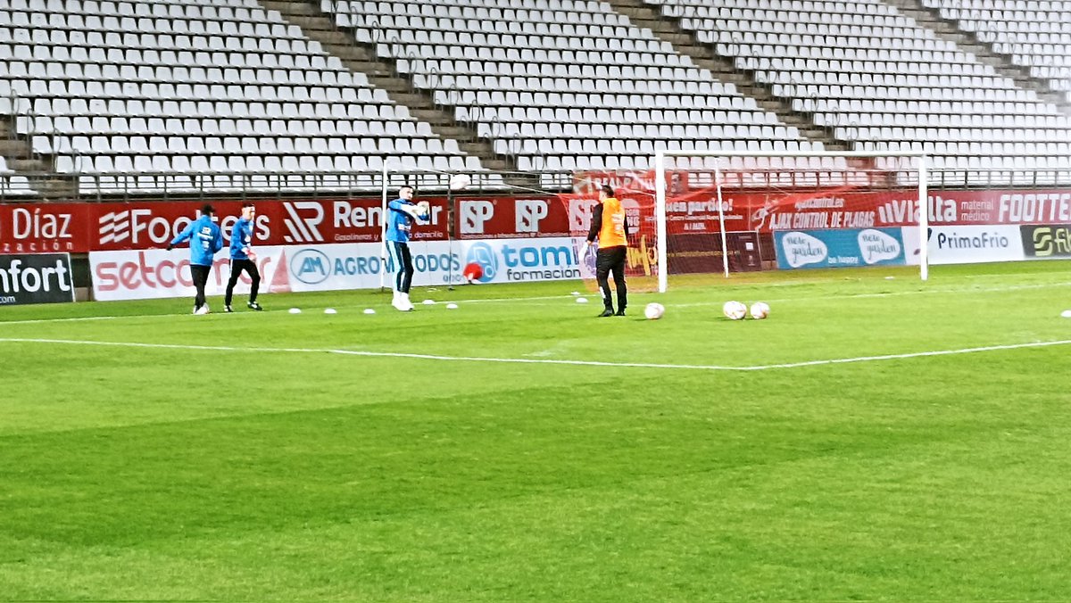 <a href="/VilladeFortuna/">C.D. Villa de Fortuna</a> ⚔️ <a href="/Cadiz_CF/">Cádiz Club de Fútbol</a> 
Ya estamos en Nueva Condomina con Luis Galindo en el once titular mientras que Adrián Rodríguez ya entrena los porteros del Villa de fortuna.