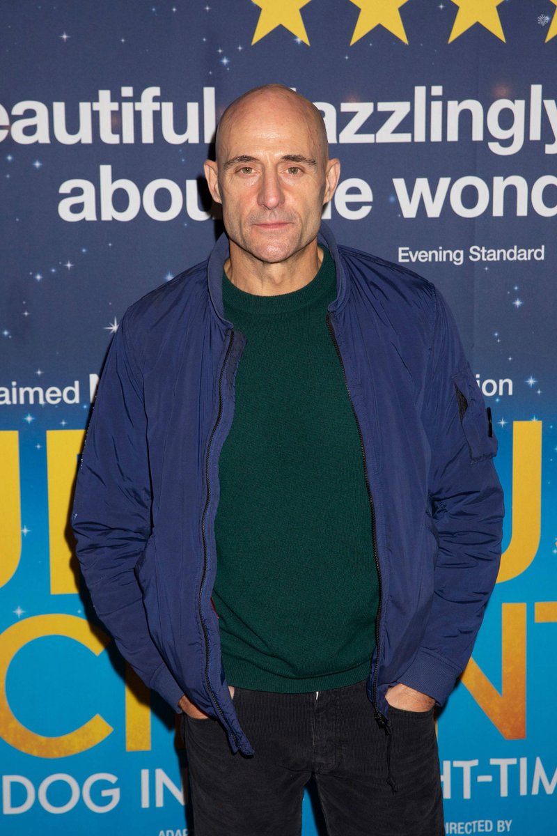 markstrong_ru's tweet photo. Mark Strong attends the Opening Performance of The Curious Incident of the Dog in the Night-Time at Wembley Park Theatre in London

December 1, 2021 #markstrong https://t.co/c4QZ6Z393n