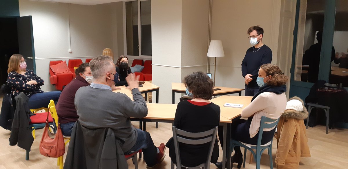 cupulata's tweet photo. #CBC35 Merci à la Unit Vidéo pour ce premier atelier sur la création de vidéo au #Manoir #TheLand à  Rennes. Très intéressant !! Merci François https://t.co/pRmlUrEYLe