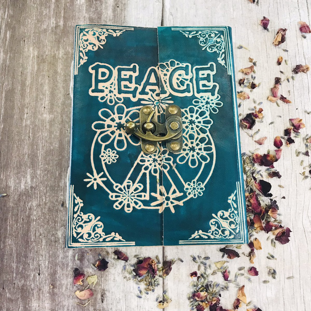 Mommaparker2's tweet image. Take a look at these fabulous #handmade #books at mommaparker.com loads of designs to choose from a perfect #christmas #gift #yourbizhour #lovemomma