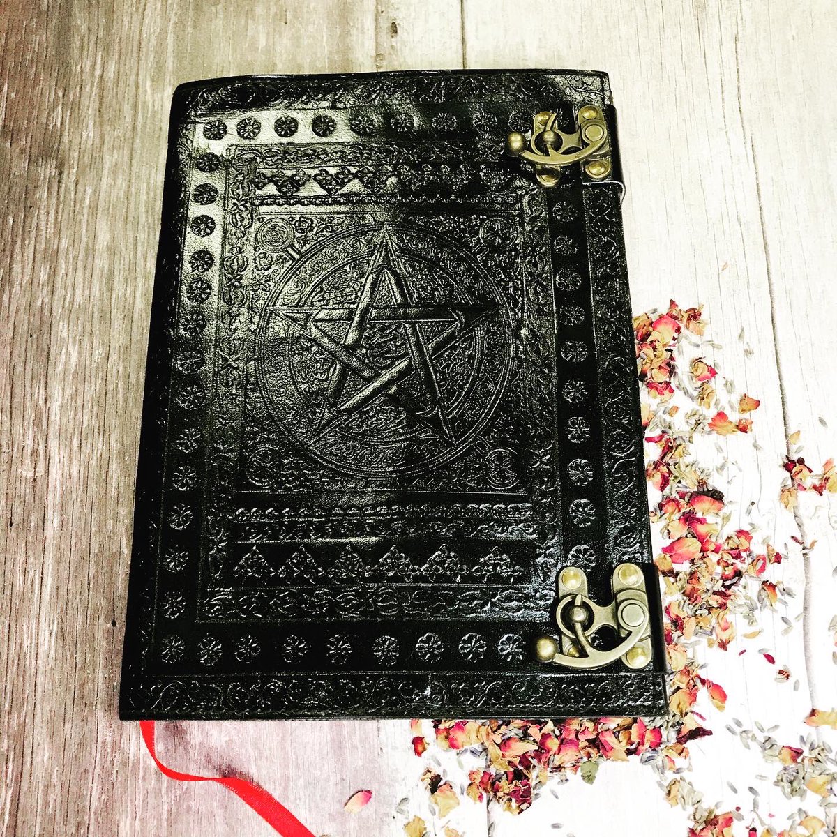 Mommaparker2's tweet image. Take a look at these fabulous #handmade #books at mommaparker.com loads of designs to choose from a perfect #christmas #gift #yourbizhour #lovemomma