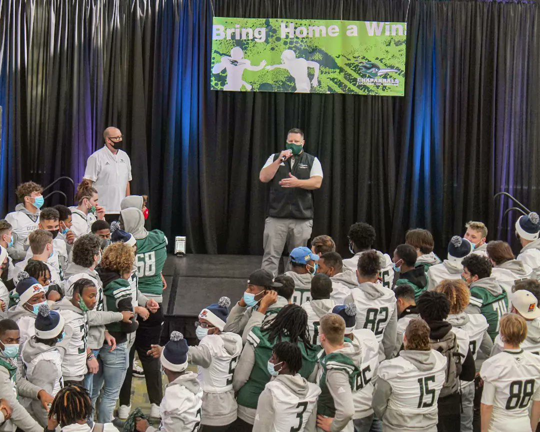 couriercod's tweet photo. Wow!! What a rally!! Let's go cheer on our Football Team for this weekend's game! GO CHAPPARALS!! 🏈📣 @Dupage_Football
#cod #collegeofdupage #dupagefootball #football #footballgame #peprally #letsgochaps #chapparallife #codcourier #wow #omg #breakingnews https://t.co/mkCBTB9CFC