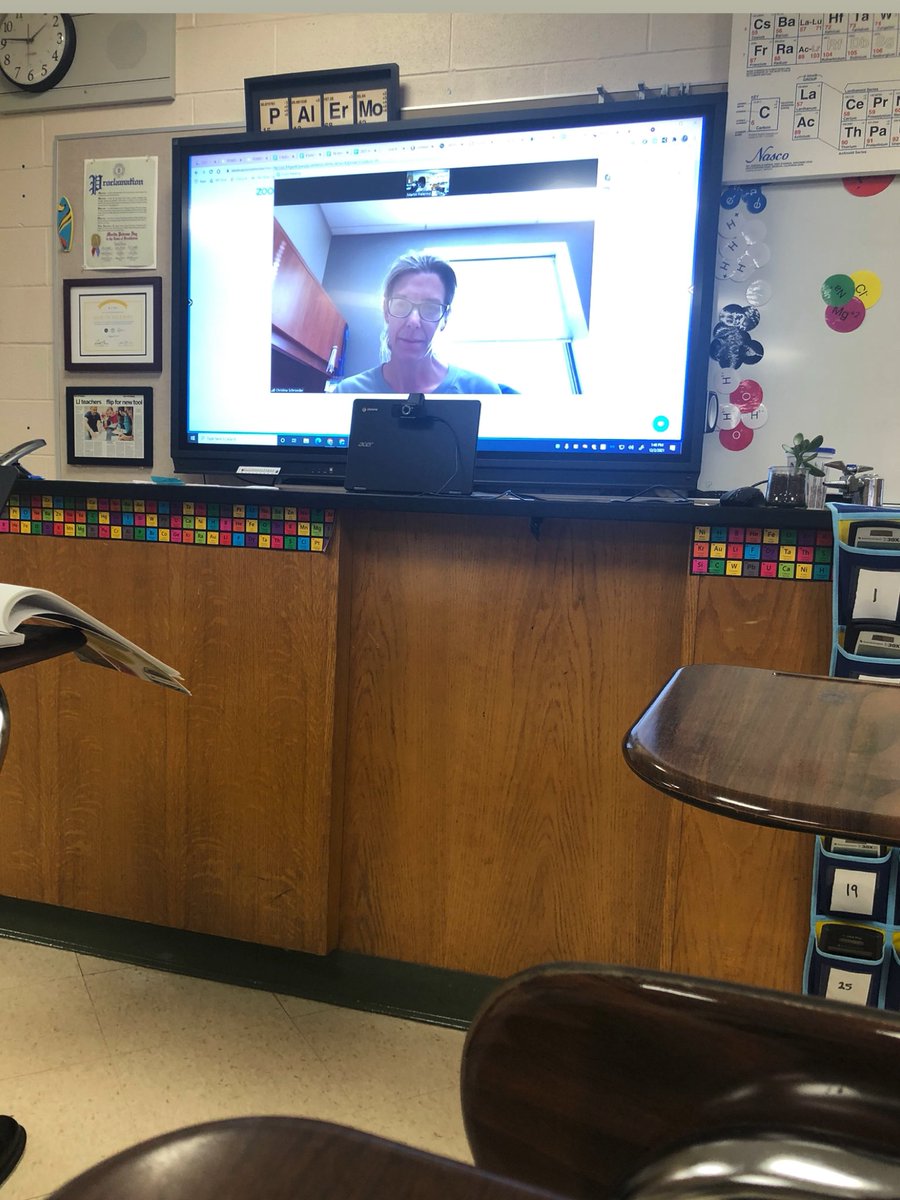 Mrpchemistry's tweet photo. My advanced research Ss got to speak to a scientist from the NIH today about their research on spider venom and cancer cells. #wfscience @WilliamFloydSD https://t.co/RGxthfiuKF