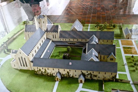 Think a few of these around the town looking at the  Abbey would be great!! <a href="/ChapCleere/">Peter Chap Cleere TD</a> #oldsmokeygraig #DuiskeAbbey