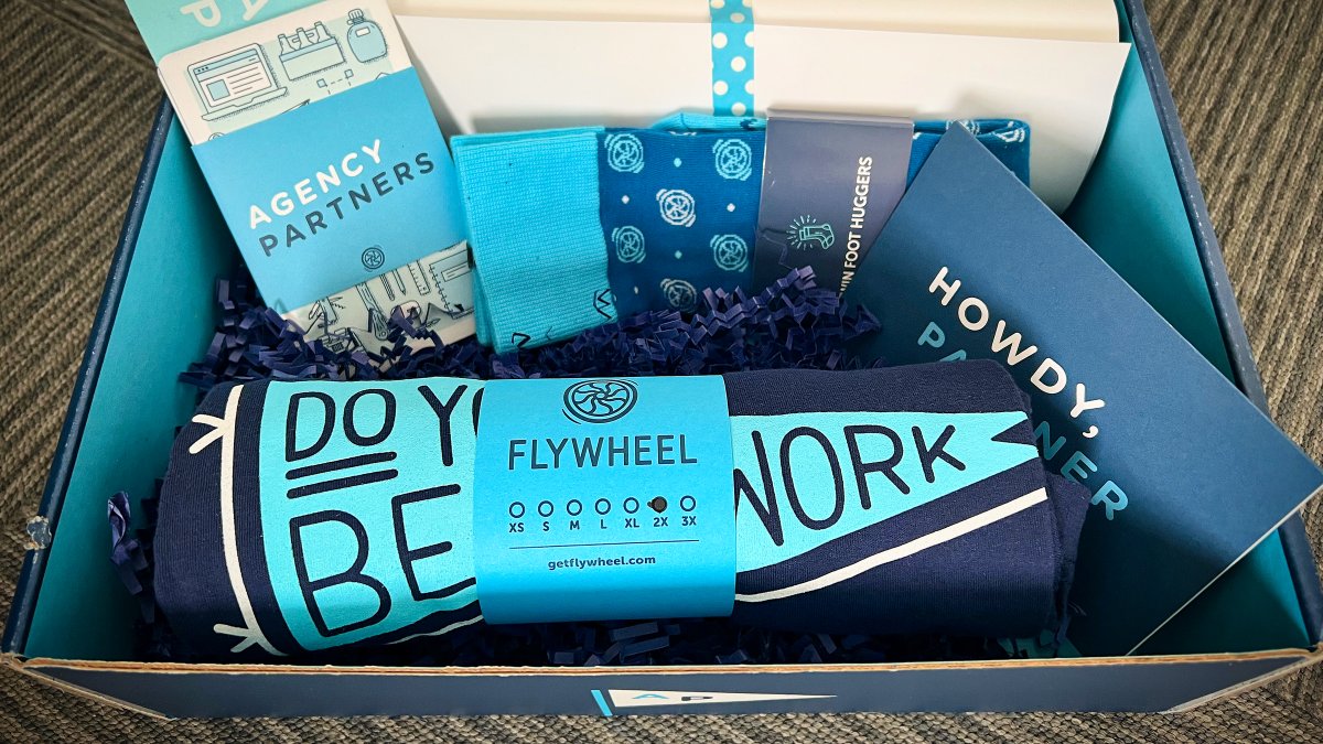 Fly_Design's tweet photo. @HeyFlywheel this by far is the best welcome package we've ever received! #thanks #chiflydesign #design #uxui https://t.co/kJkLhxHGMm