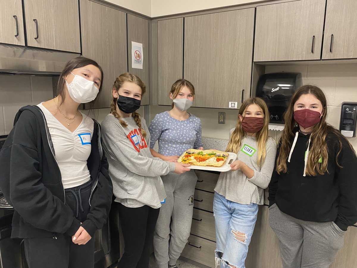 MahtomediMiddle's tweet photo. The Zephyr Cooking Club held their first meeting this week. The club has over 30 students from Mahtomedi Middle School focused on cooking popular internet recipes. If interested in joining, registration for January's session will open on Mahtomedi Community Ed. on December 13. https://t.co/hhMkxEbzI9