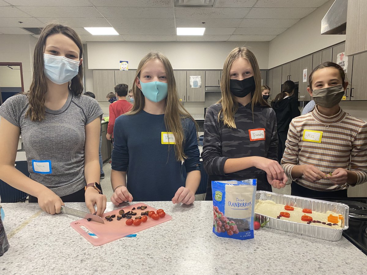 MahtomediMiddle's tweet photo. The Zephyr Cooking Club held their first meeting this week. The club has over 30 students from Mahtomedi Middle School focused on cooking popular internet recipes. If interested in joining, registration for January's session will open on Mahtomedi Community Ed. on December 13. https://t.co/hhMkxEbzI9