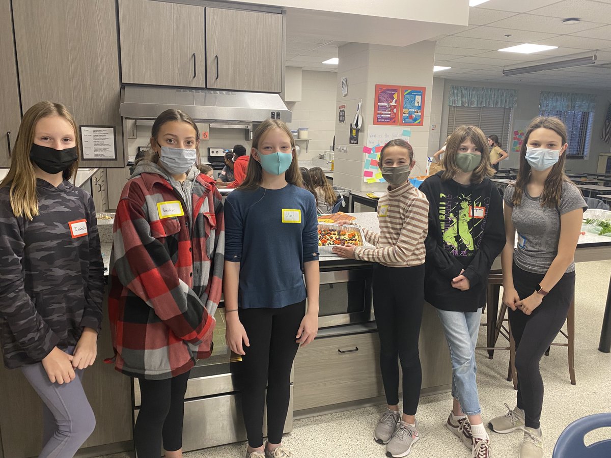MahtomediMiddle's tweet photo. The Zephyr Cooking Club held their first meeting this week. The club has over 30 students from Mahtomedi Middle School focused on cooking popular internet recipes. If interested in joining, registration for January's session will open on Mahtomedi Community Ed. on December 13. https://t.co/hhMkxEbzI9
