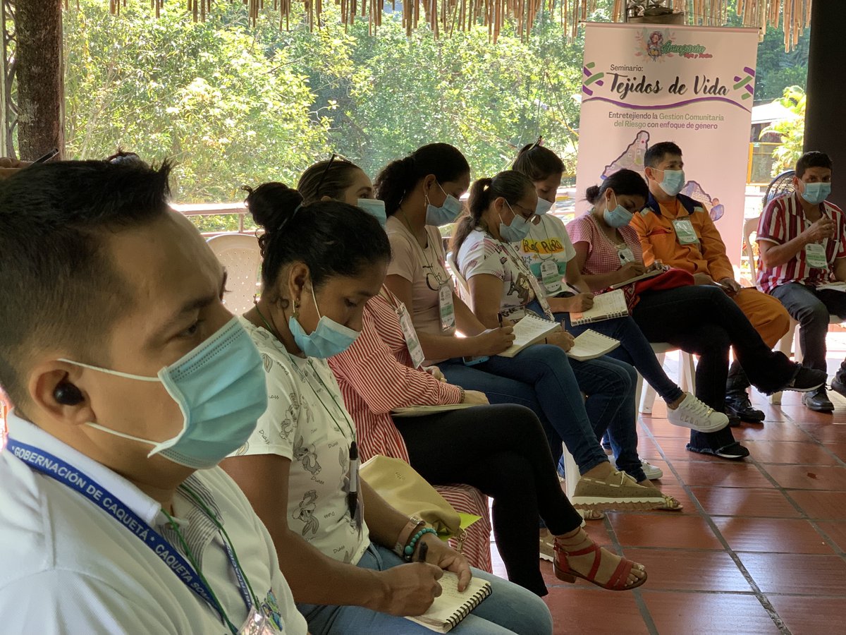 CorpomaniguaC's tweet photo. En Caquetá, se entreteje la Gestión Comunitaria del Riesgo con enfoque de género; institucionalidad y la Sociedad Civil participan del seminario: Tejidos de Vida, donde conocen herramientas para reducir y manejar riesgos naturales y antrópicos @OxfamColombia @UNGRD @ECHO_LatAm https://t.co/bFZtHUpglx