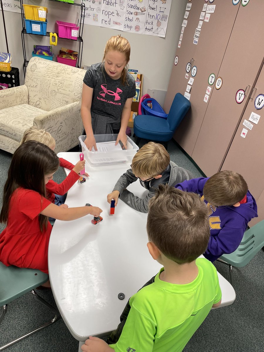 We love having science lab!  Thank you to our awesome volunteers! <a href="/HumbleISD/">Humble ISD</a> <a href="/HumbleISD_BBE/">Bear Branch Elem</a>