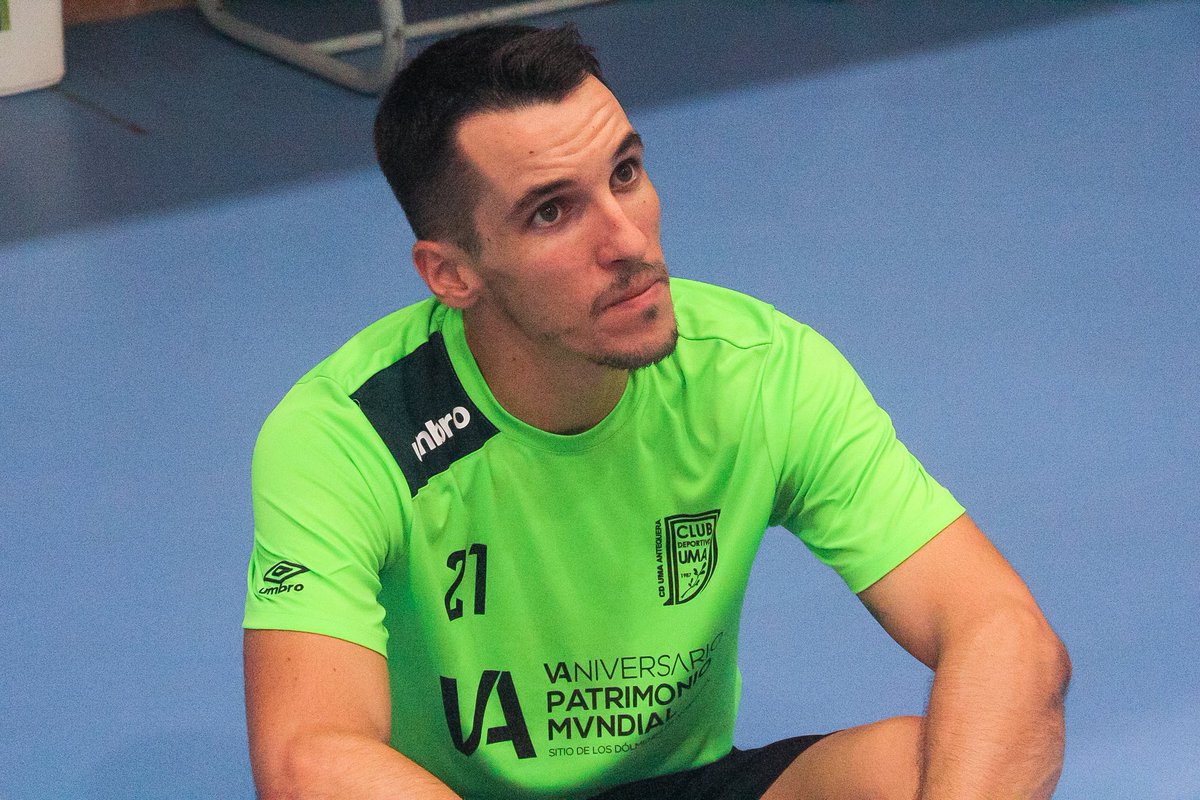 MalagaFS's tweet photo. 📸⚽️ Imágenes de una nueva sesión de entrenamiento. 

Juntos 🫂 trabajamos con el único propósito de estar al 100% 🔋 para luchar el sábado por tres 👌🏻 puntos importantes. 

🔵 #PeñíscolaUMA 🟢

#GoUMA #ContigosUMAmos #VolverALatir #Vívelo #Unión #Motivación #Actitud https://t.co/alUx2BdAg2