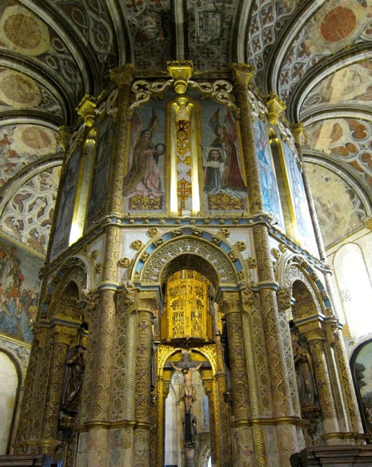 GalahadofMalta's tweet photo. The round altar of Templar Knights means we are at the Center of Creation, in the Temple of Solomon. https://t.co/6Xt91fpAeA