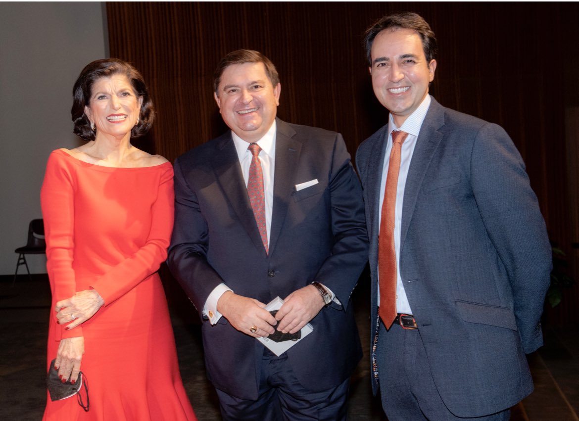 It was terrific to be with two @GeorgetownHoyas at the @LBJLibrary last evening! Luci Baines Johnson and @sdeman Hoya Saxa!