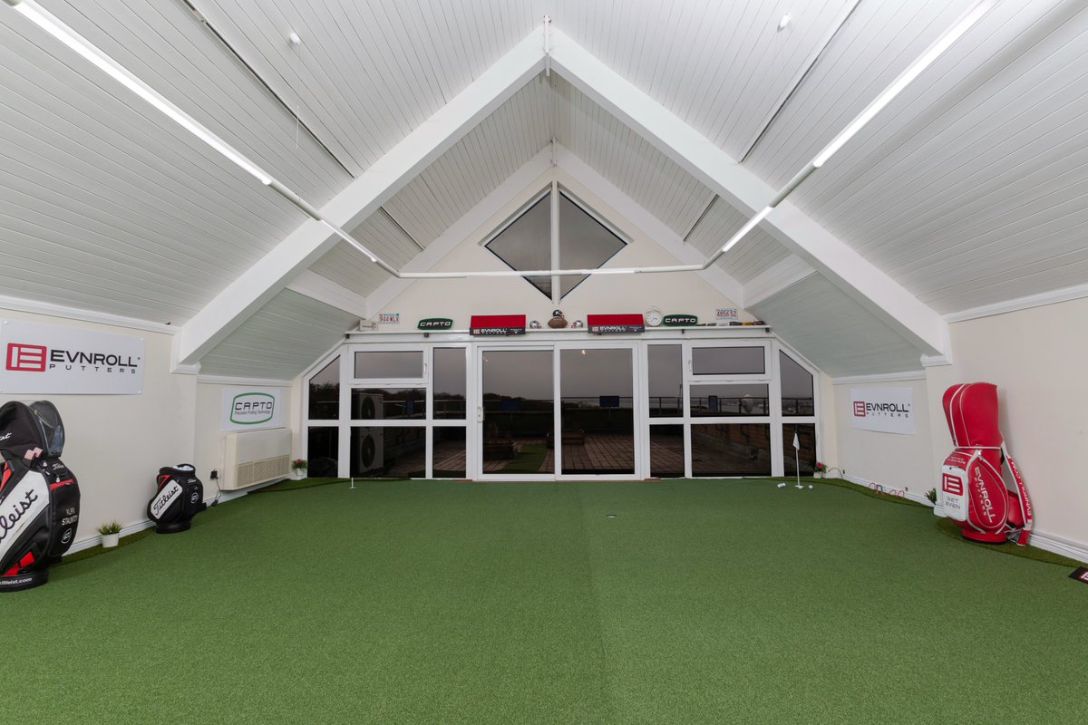 deerparkgolf1's tweet photo. Before & after photos of our new #IndoorPuttingStudio!
Well done to Alan our resident #PGAProfessional on this #Golf Make over! He might get a job in DIY in his spare time!๐
#IndoorGolfLessons #WinterGolf #DeerParkGolf #GolfDublin https://t.co/y0OdEAO12Y