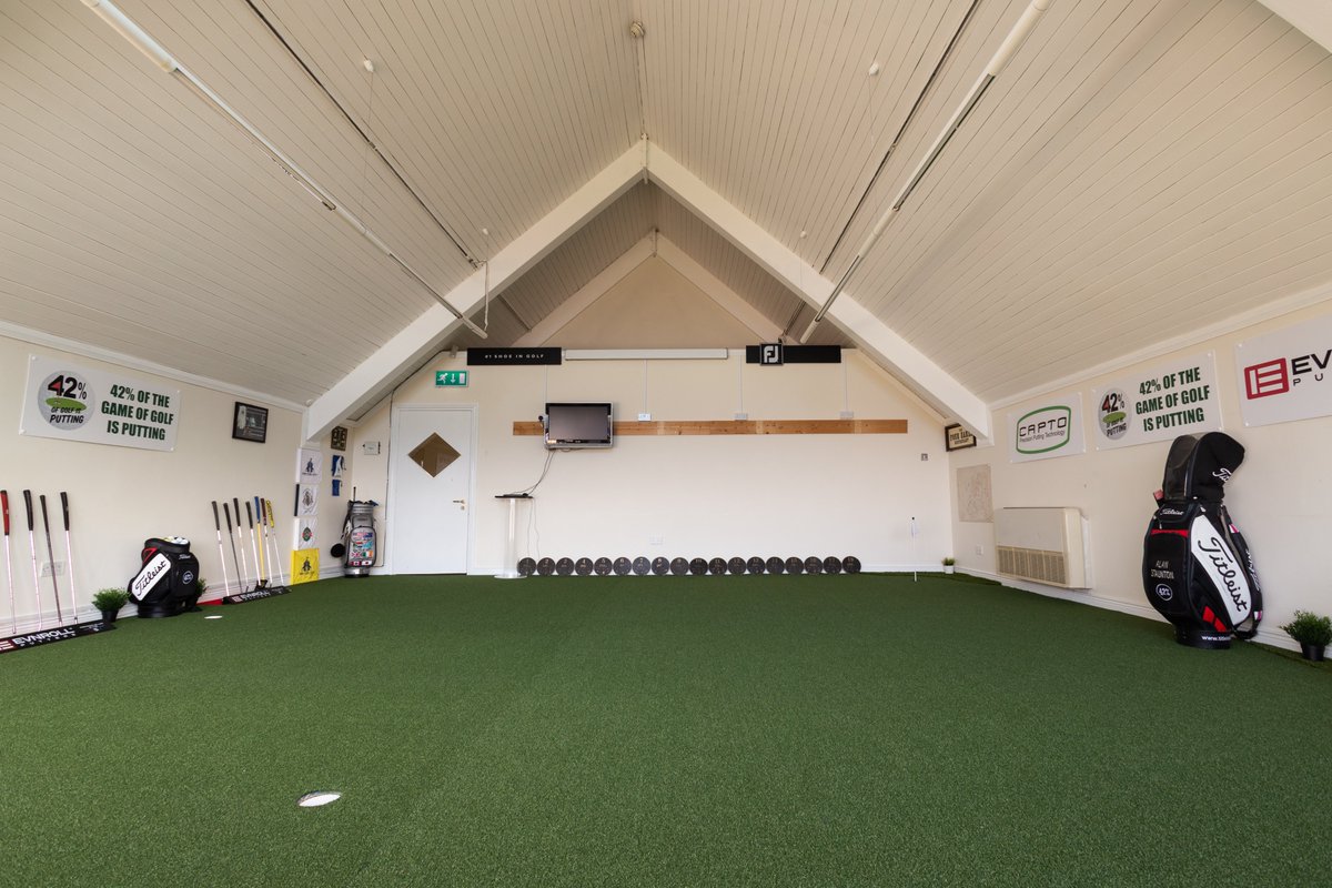 deerparkgolf1's tweet photo. Before & after photos of our new #IndoorPuttingStudio!
Well done to Alan our resident #PGAProfessional on this #Golf Make over! He might get a job in DIY in his spare time!๐
#IndoorGolfLessons #WinterGolf #DeerParkGolf #GolfDublin https://t.co/y0OdEAO12Y