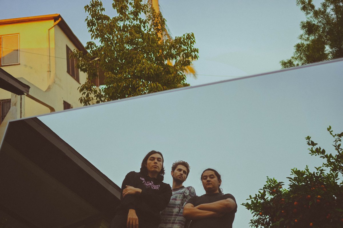 Today is the last day to pre-save the ‘Fear and Roses’ EP — who’s staying up with us tonight to listen?

pooltoys.ffm.to/fearandroses